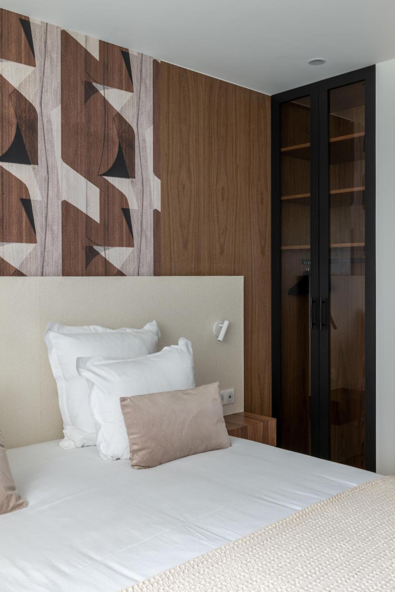 The Place To Be - 3 Bedrooms With Airco Apartment